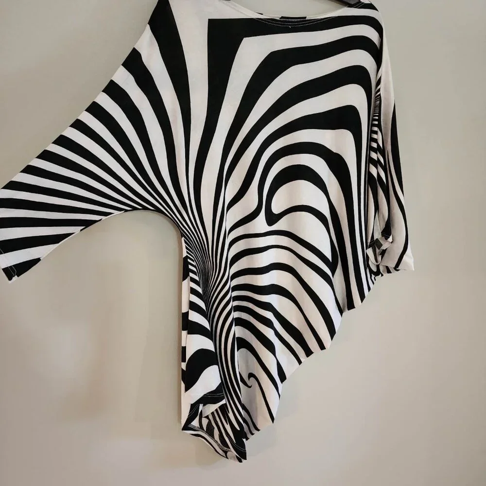 Kanvas Bat Wing Top - Picture 2 of 7